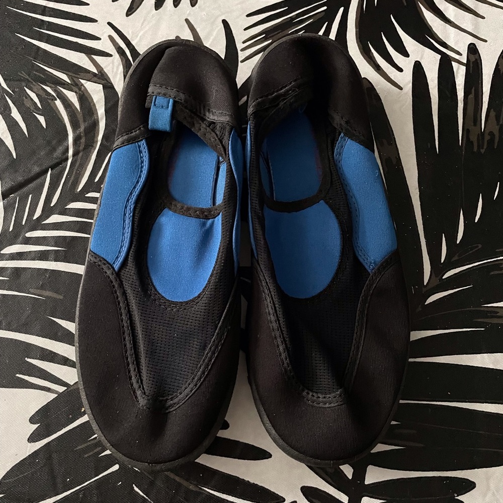 Prospirit Woman’s Water Shoes ~ Size 5 ~ Blue an Black with Black Rubber Sole